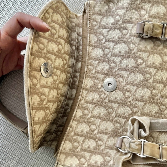 Dior Romantique Handbag - Picture 7 of 16